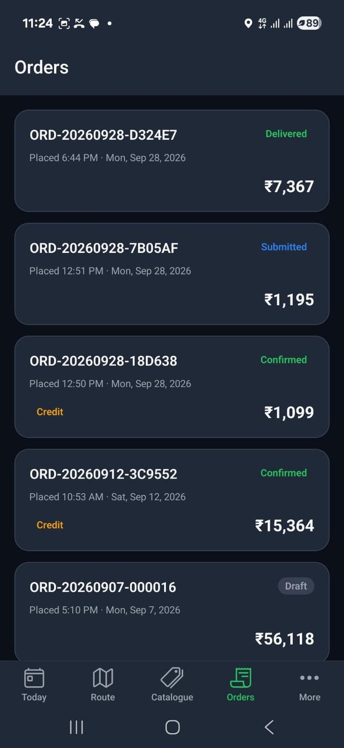 Field app Orders screen: orders with value, status and a Credit tag where the customer bought on credit